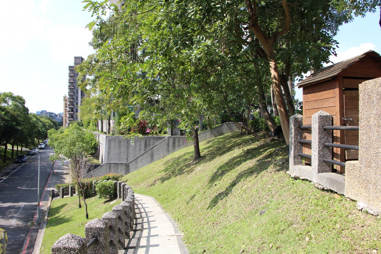 湖寶公園-公園步道.jpg