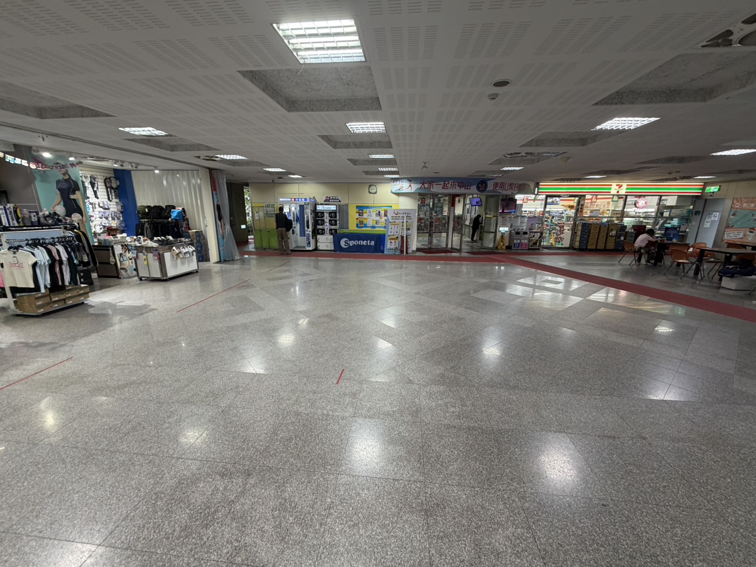 臺北市中山運動中心 - 休閒廣場3